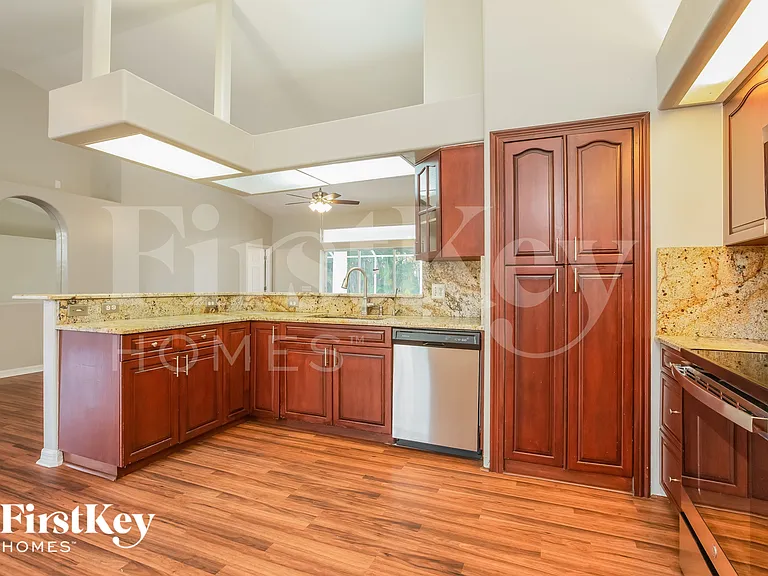 718 Long Lines Ln — Photo 8