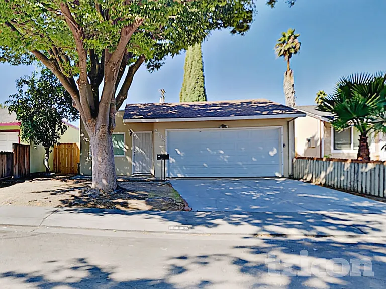 2333 Nancy Ln — Photo 1