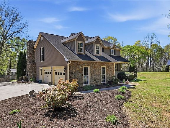 3rd image of 267 Farm Lake Rd