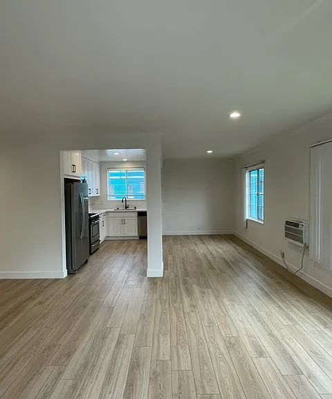 1916 Carmen Ave #6 — Photo 4