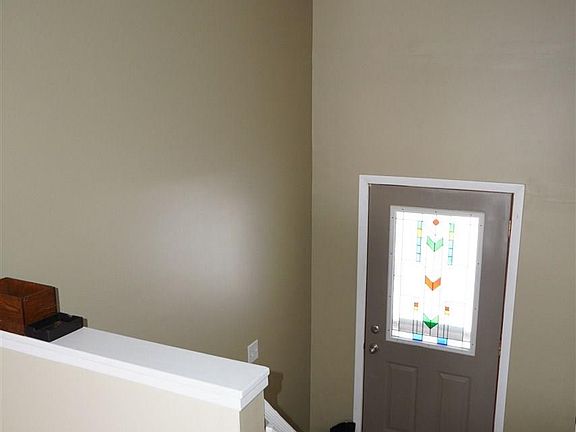 3rd image of 10816 Emerald Dr