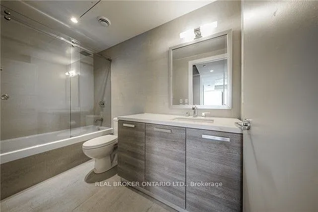 224 King St W #704 — Photo 9