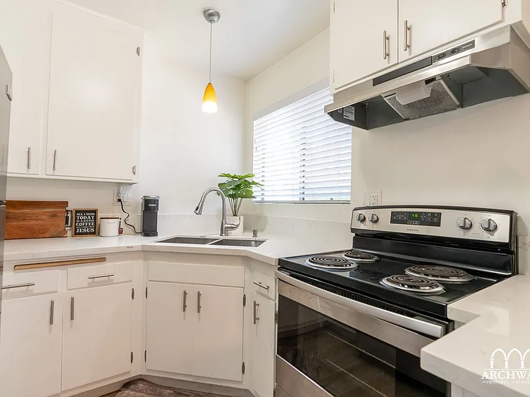 10725 Acama St — Photo 47