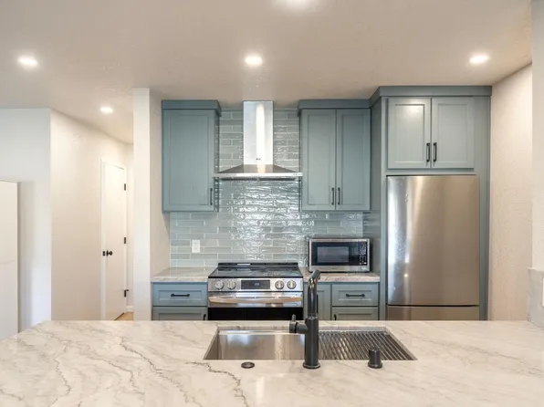 504 Ocean Ave APT 2, Monterey, CA 93940