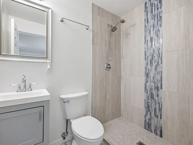1220 N Catalina Ave — Photo 17
