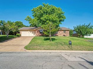 4413 Owendale Dr, Benbrook, TX 76116