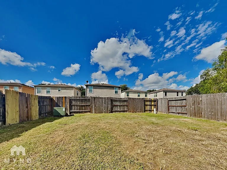 3338 Becker Glen St — Photo 23