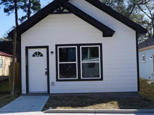 10090 Calendar St, Willis, TX 77318
