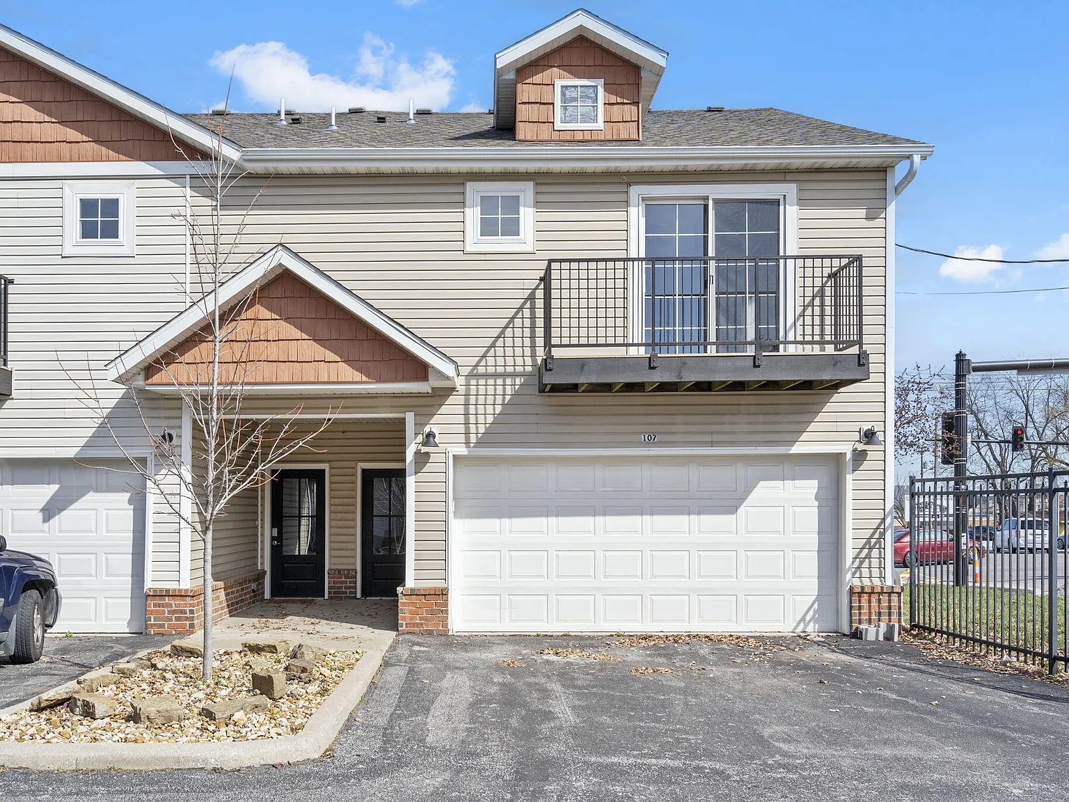 3 bed, 2.0 bath, 1350 sqft, $1,695 — Photo 1
