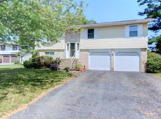 319 Wolf Dr, Allentown, PA 18104