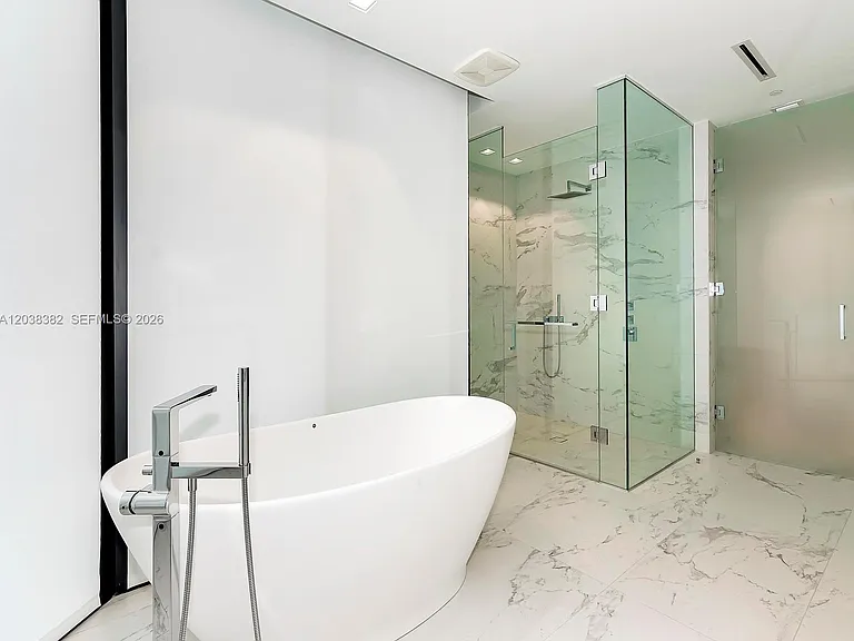 1000 Biscayne Blvd #2002 — Photo 29