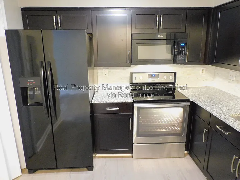 805 W McGee St #B — Photo 6