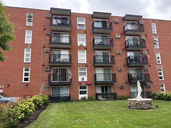 6490 N Northwest Hwy APT 3F, Chicago, IL 60631