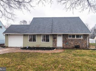 20 Violet Rd, Levittown, PA 19057
