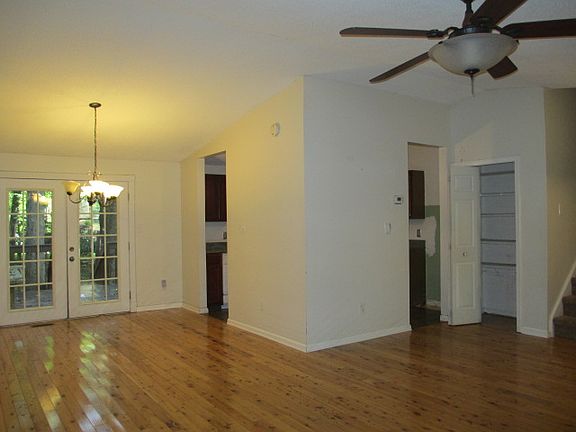 4th image of 872 Lochmaben St
