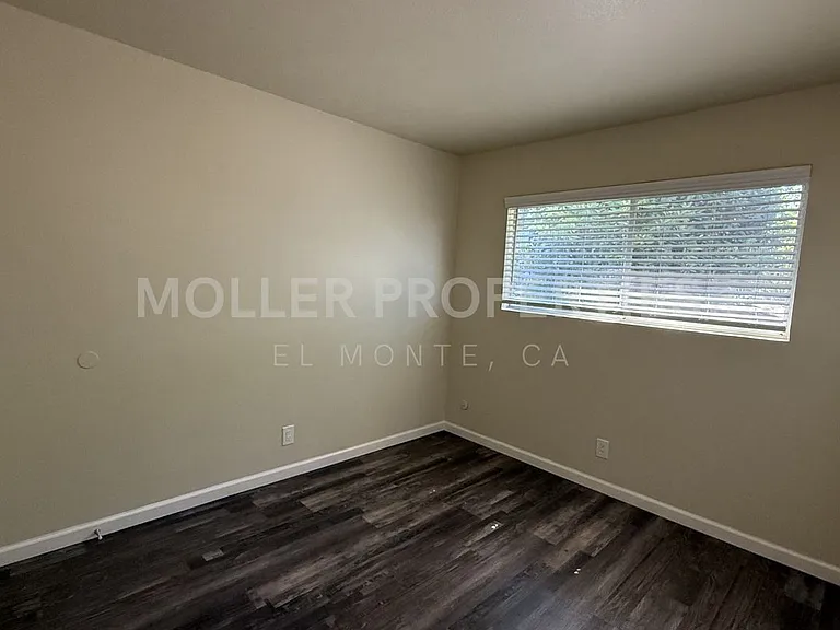 Cedar 4134-4138 — Photo 7