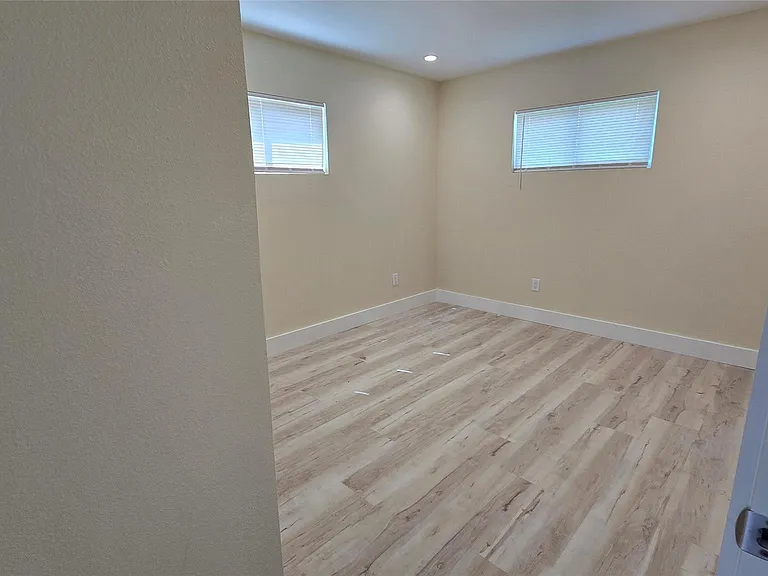 3733 Seabrook St — Photo 4