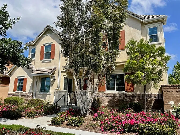 33 Maduro St — Photo 1