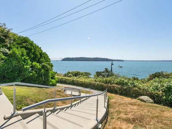 2119 Bellevue Ave #208, West Vancouver, BC V7V 1C2