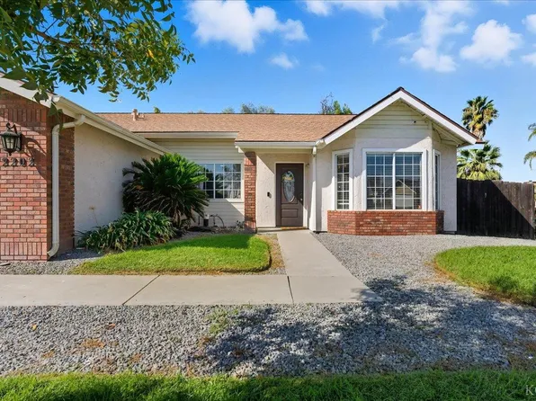 Cottonwood Court, Hanford, CA 93230
