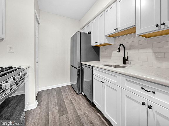 5th image of 10103 Northeast Blvd #-26