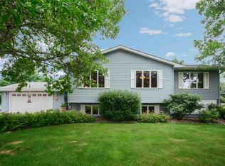 462 McCutcheon Ln, Hudson, WI 54016