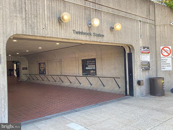 2nd image of 5605 Pier Dr