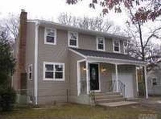 89 Winges Ave, Patchogue, NY 11772