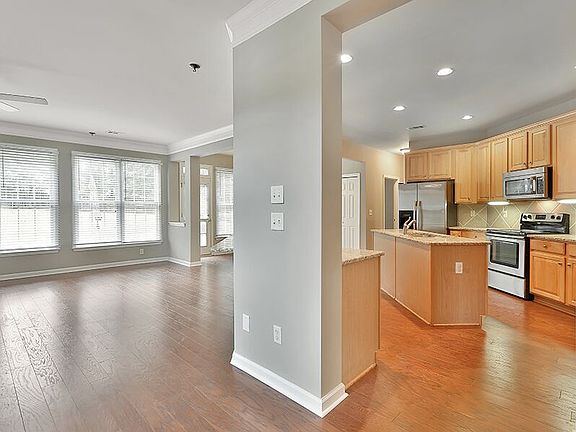 5th image of 48 Lake Forest Dr