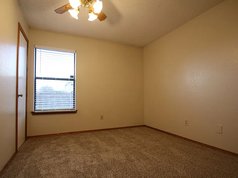 420 Birchwood Ln — Photo 17