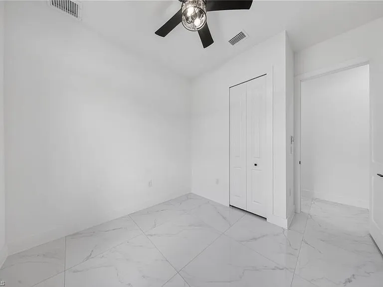 1213 Dodwin St E — Photo 14