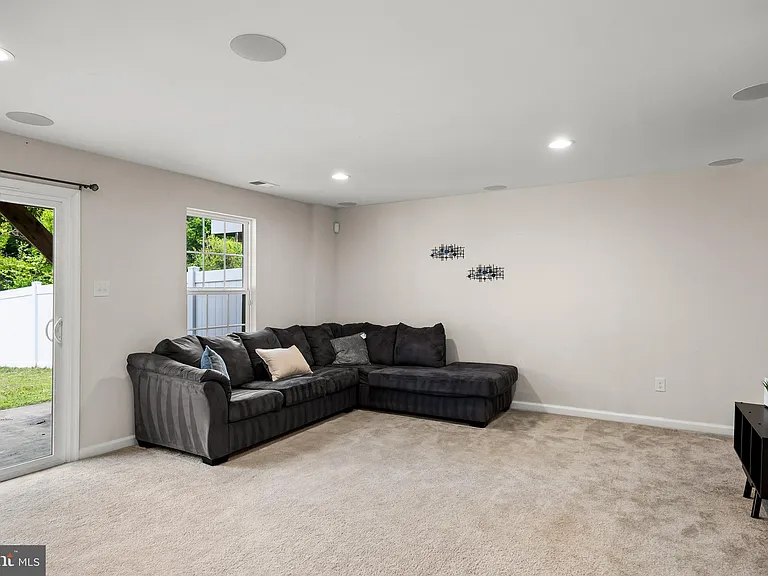 70 Benford Ln — Photo 24