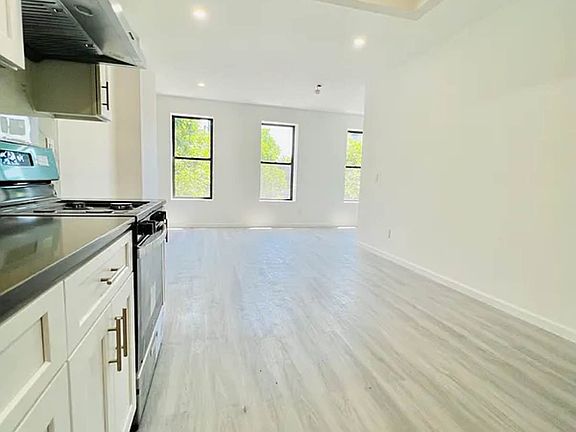2nd image of 25 Somers St Floor 2