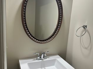 1484 Hollywell Ave, Chambersburg, PA 17201