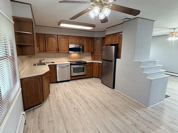 3rd image of 9 Daffodil Ln