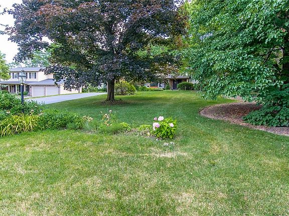 3rd image of 88 Woodside Dr