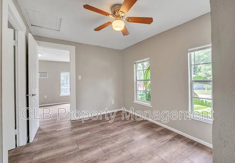 735 Marion St — Photo 4
