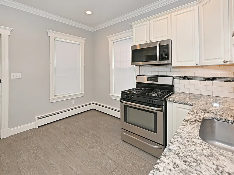 264 Morse Ave — Photo 13