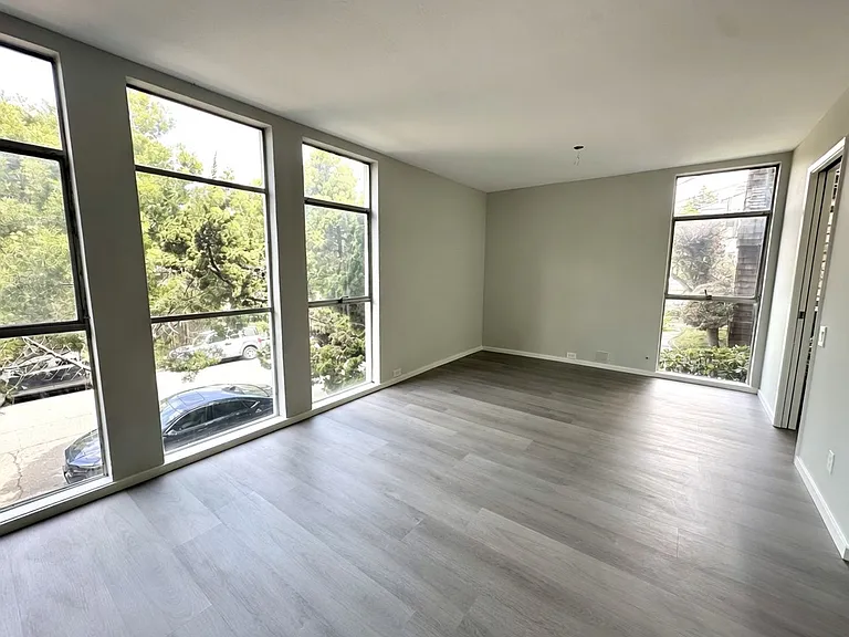 3792 Harrison St — Photo 2