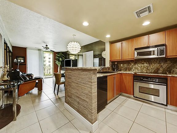 4th image of 610 Clematis St APT 407
