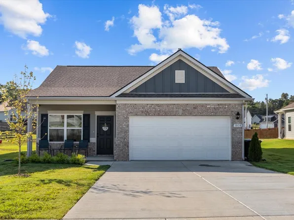 1010 Village Ct, Burns, TN 37029
