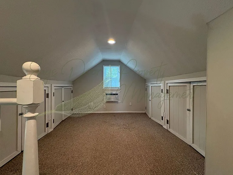 1109 NW B St — Photo 13