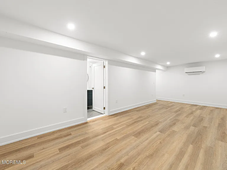 427 Hoyt St — Photo 43
