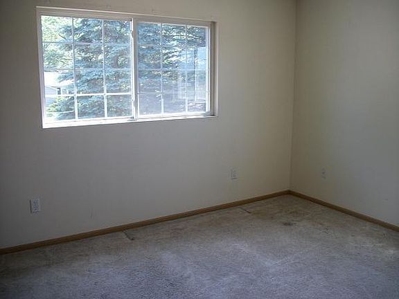 5th image of 501 E Walnut St