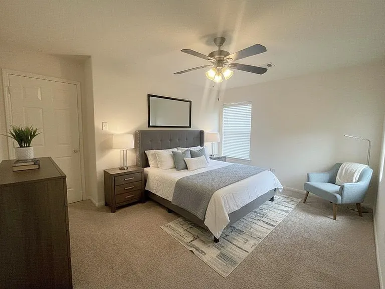18807 Harbor Key Cir — Photo 40