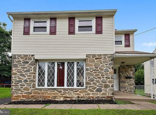 121 Lewis Rd, Havertown, PA 19083