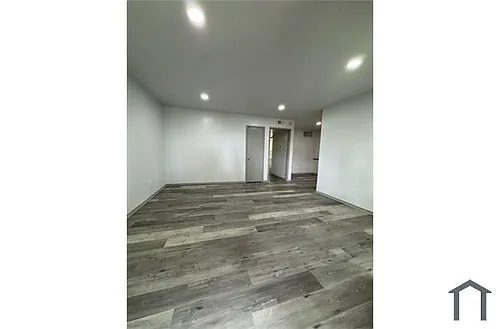 5647 Gaston Ave Photo 1