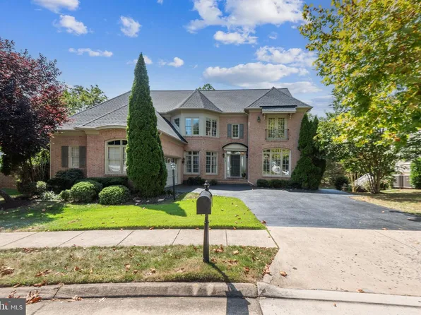 4765 Charter Ct, Woodbridge, VA 22192