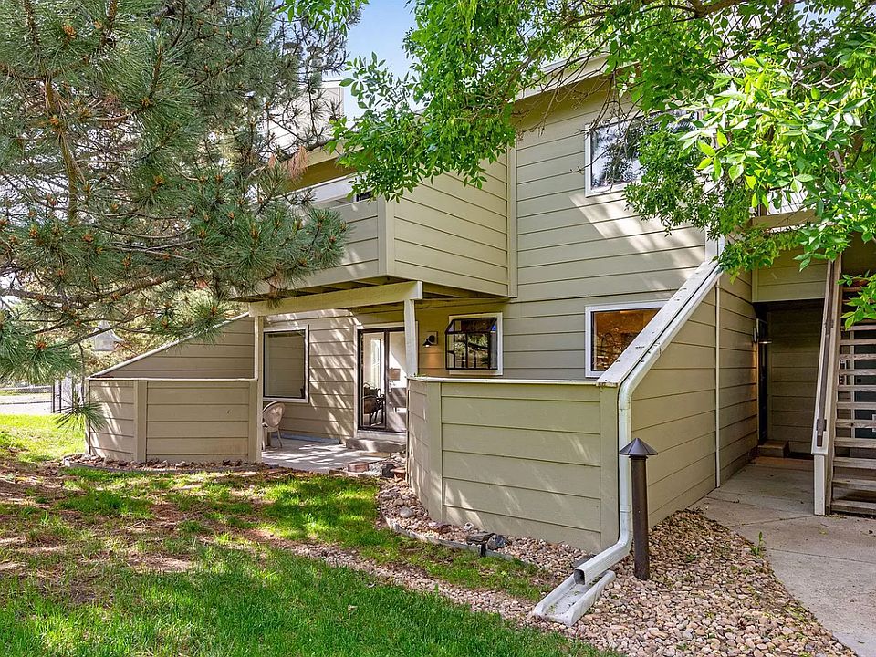 spacious, private, shaded patio - both sides belong to the unit