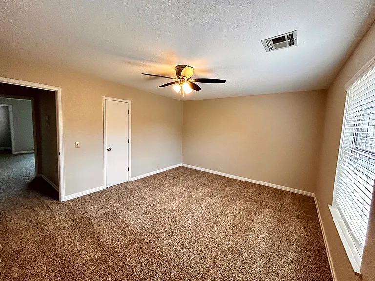 11902 Shady Trail Ln — Photo 17